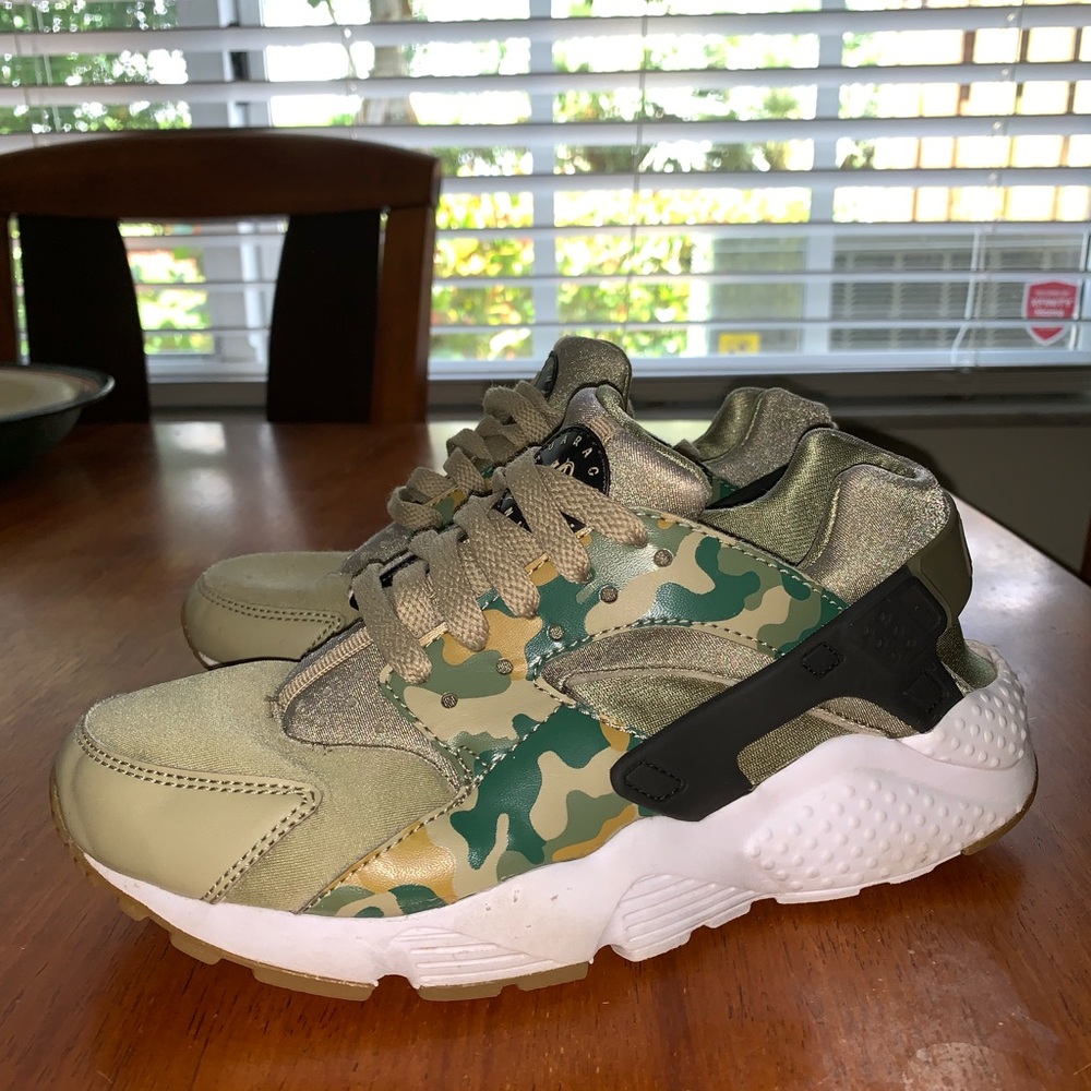 Kids Nike Huarache sneakers